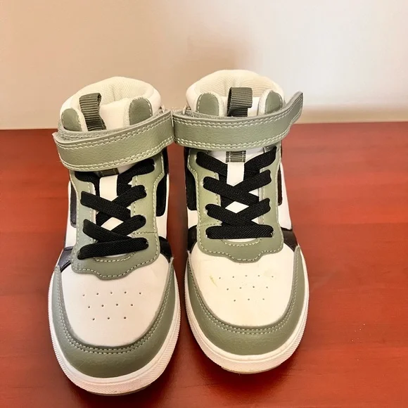 Brand new shoes for kids - Picture 2 of 2